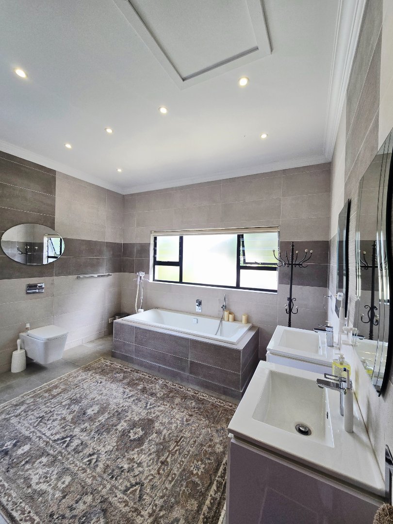 6 Bedroom Property for Sale in Wilkoppies North West